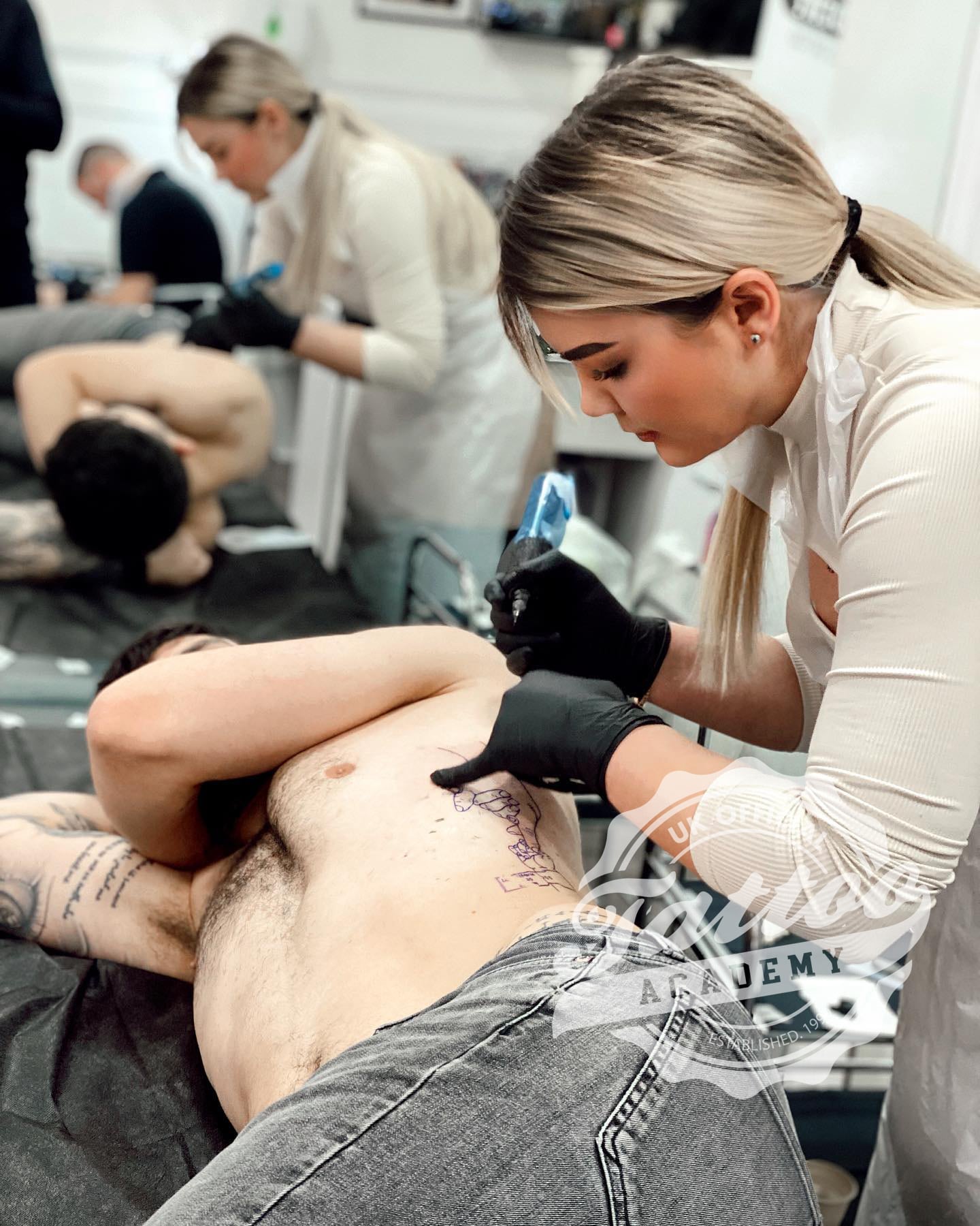 student tattooing on tattoo course birmingham